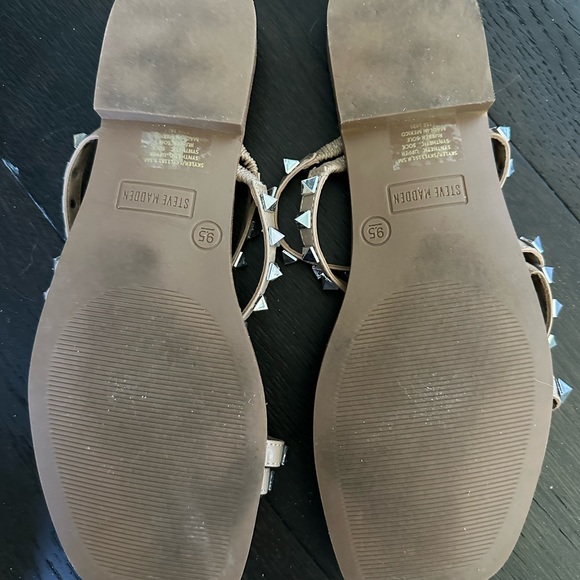 Steve Madden Skyler Studded Tan Sandals, Size 9.5 - Picture 2 of 3